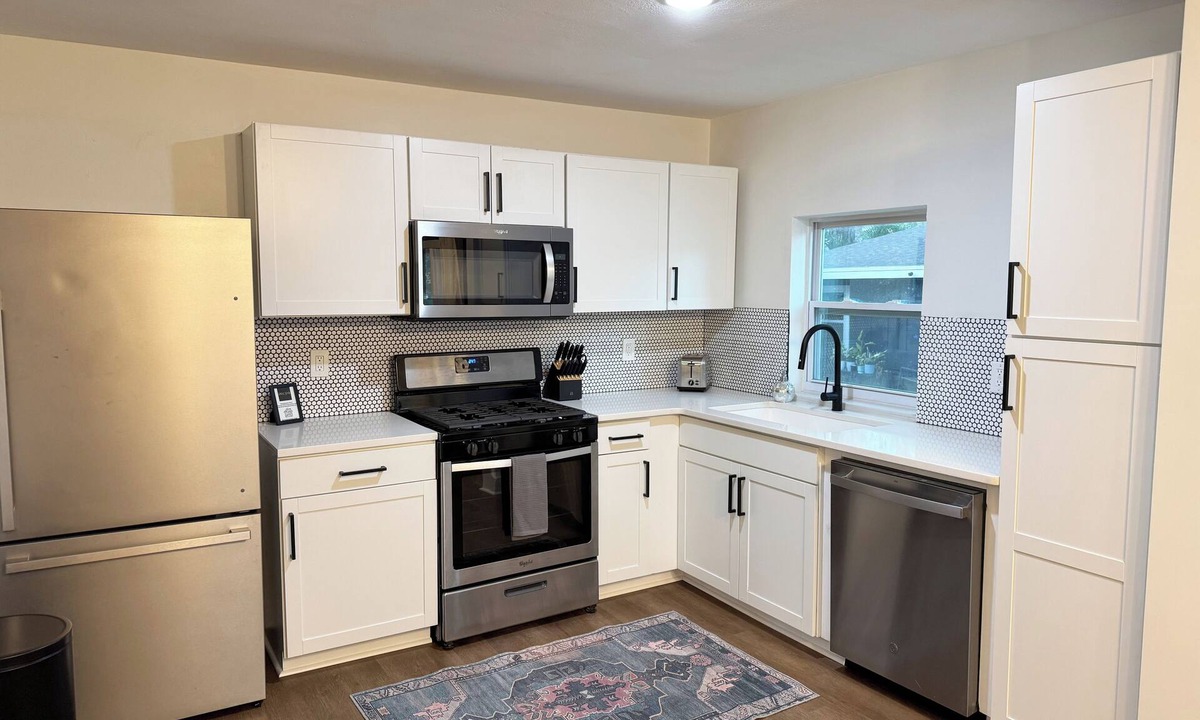 Bunkers Cove Apartment | Dreamer - 2BR hideaway near downtown & bay