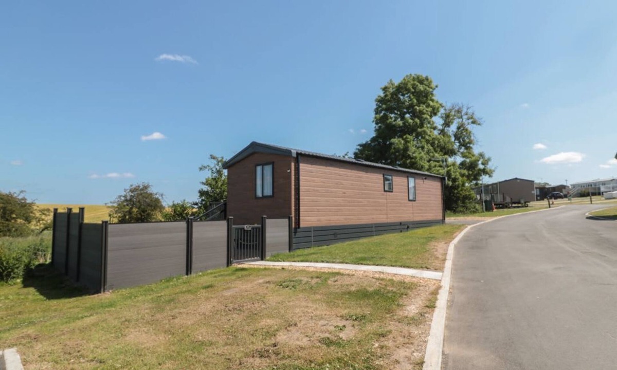 Morpeth Cabin | Dreams & Streams, West Thirston