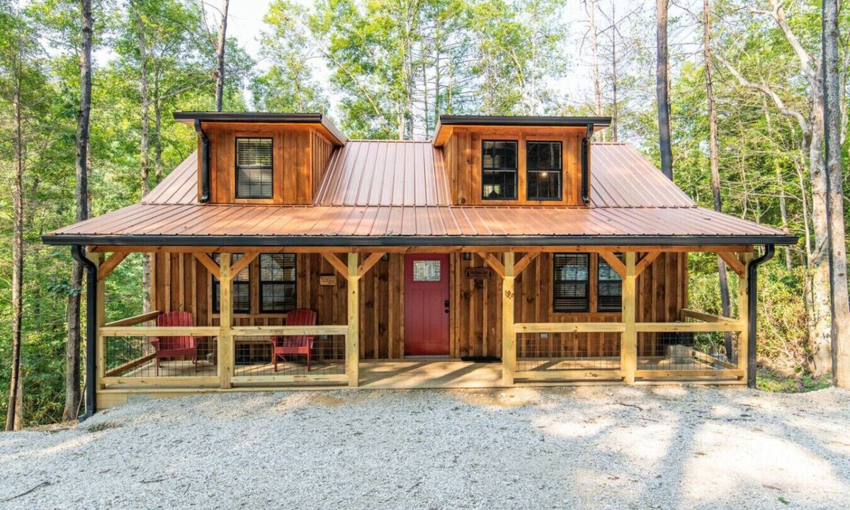 Rogers Cabin | Dreamscape- Hot Tub, Firepit, Private Hiking, WiFi, 4 mins to Natural Bridge