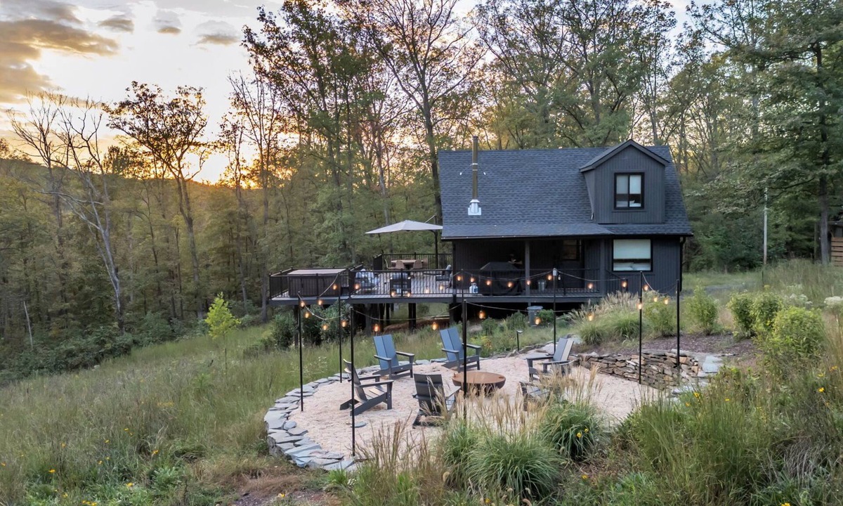 Hedgesville Cabin | Dreamtime Hillside Cabin w/hot tub, fire pit, expansive deck