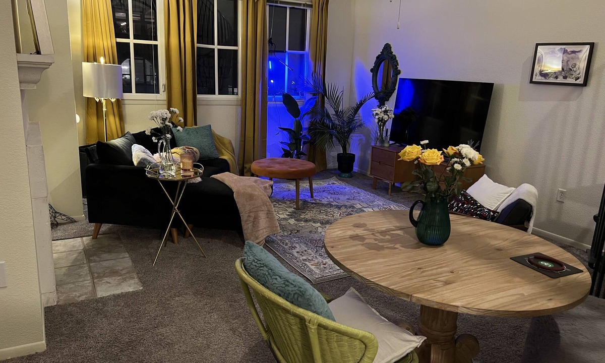Uptown Apartment | Dreamy Loft in Downtown Denver