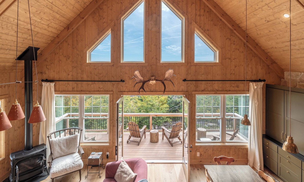 Norway Cabin | Dreamy Luxury Remote Mountain Cloud Cabin; Jacuzzi; Library Loft; Hi-Fi Sound