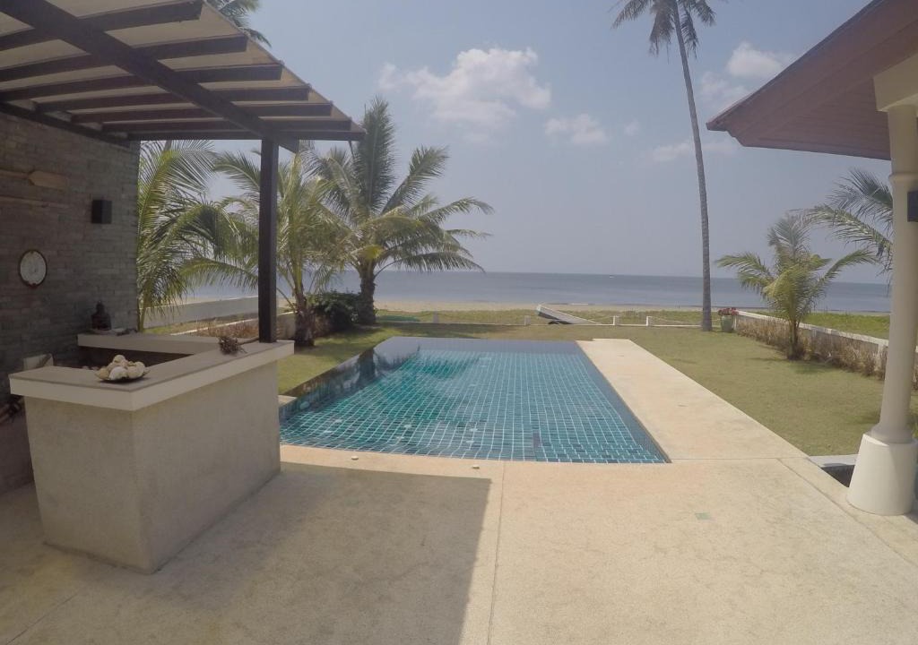 Talingchan Villa | Driftwood Villa