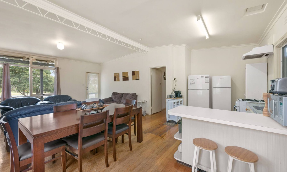 Dromana House | Dromana Beach Retreat - a 1min walk to the beach!