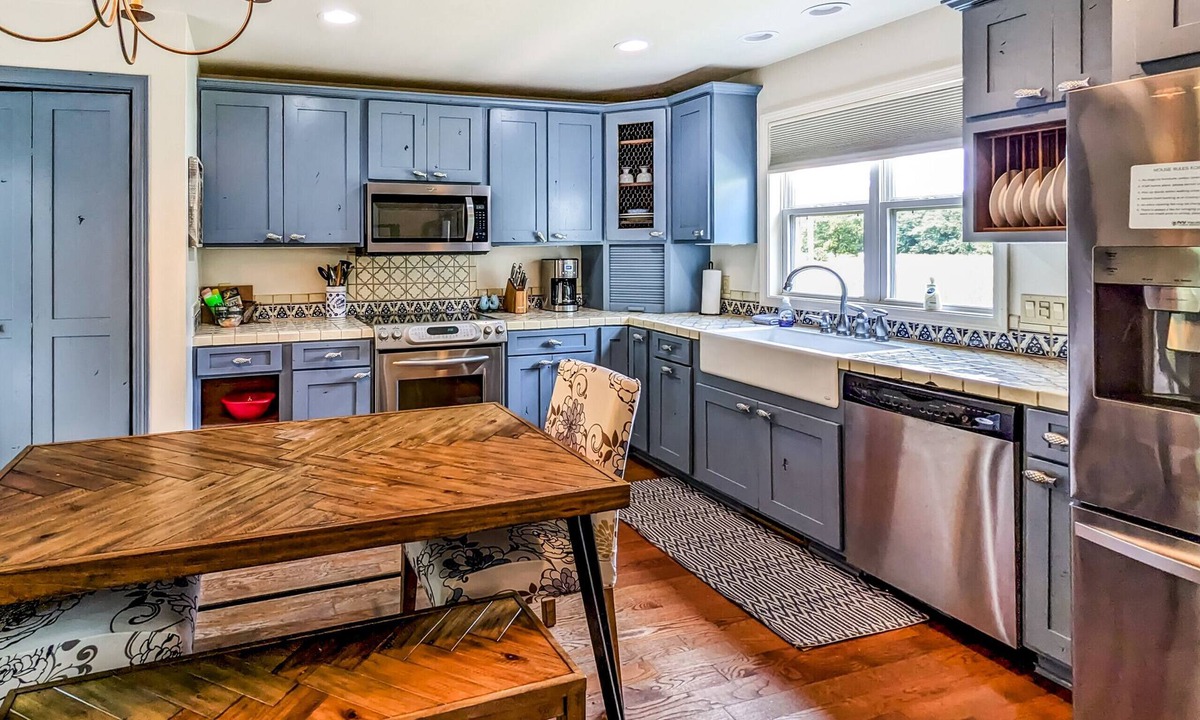 Mountain View House | DrutherBe-on-the-River ~ Luxe White River w/FAST WIFI