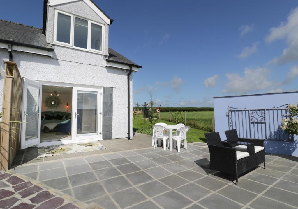Llanerchymedd House | Drws y Gorlan