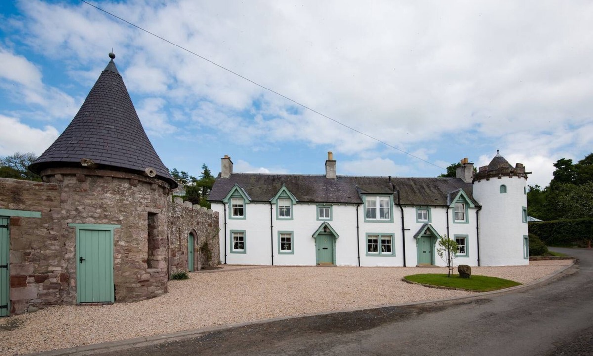 Melrose Cottage | DRYBURGH STIRLING TWO, sleeps 4 in 2 bedrooms near St Boswells
