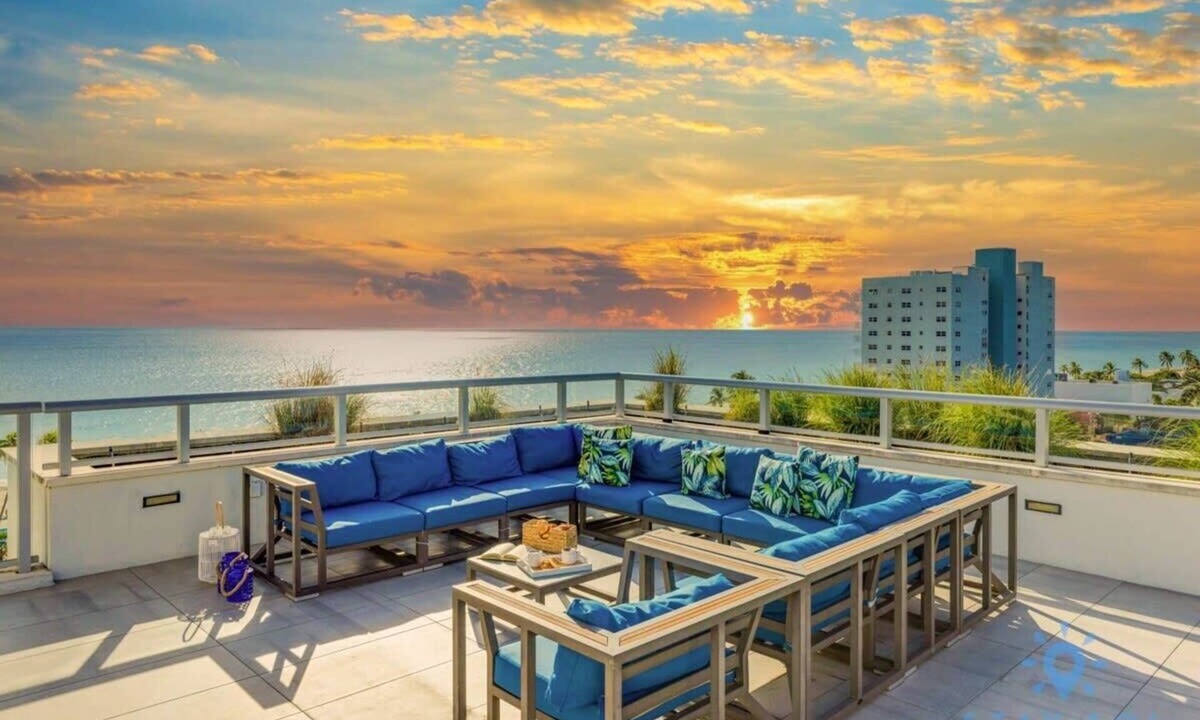 Hollywood Condo | DS Worth Traveling| Hot tub & Unique Rooftop Pool