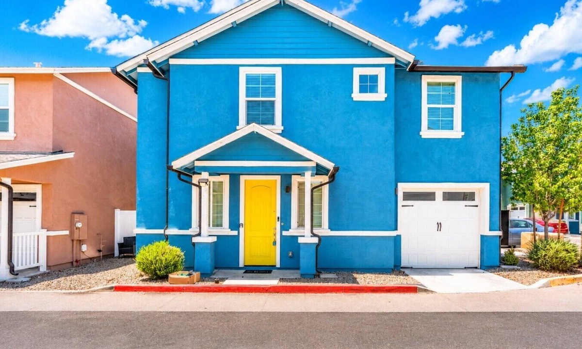 Encanto House | DT Phx Sleeps 16+ | 2 Cozy Homes 5-Min Walk Apart