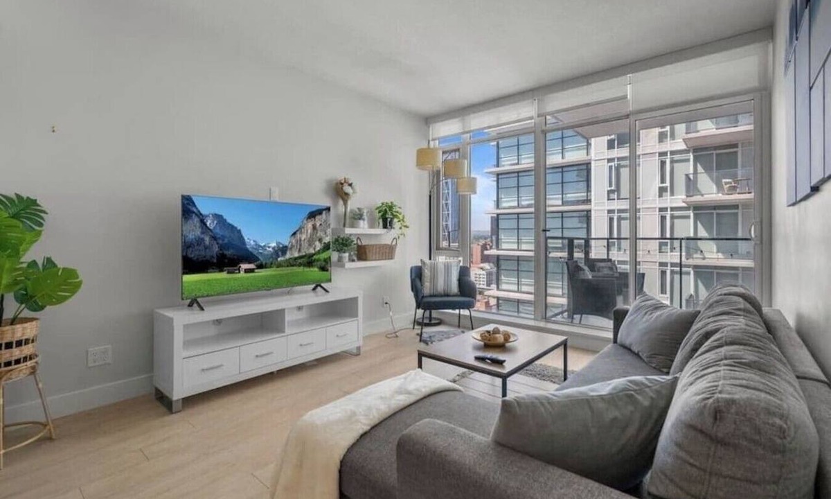 Victoria Park Apartment | DT Views | UG Parking | Central | AC | Pullout Bed