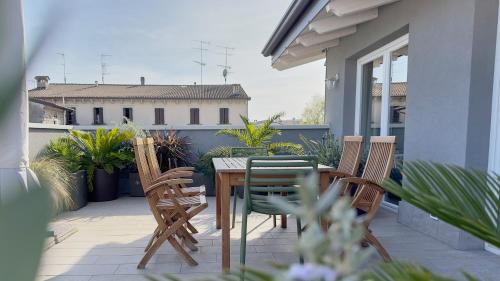 Moniga del Garda Apartment | Duck Palace for 6