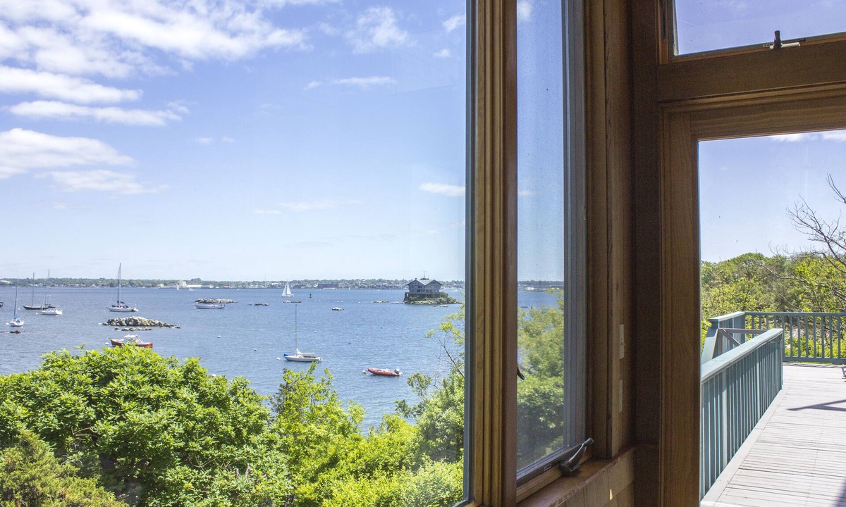 Jamestown House | Dumplings - Panoramic Waterfront Views with a Private Beach