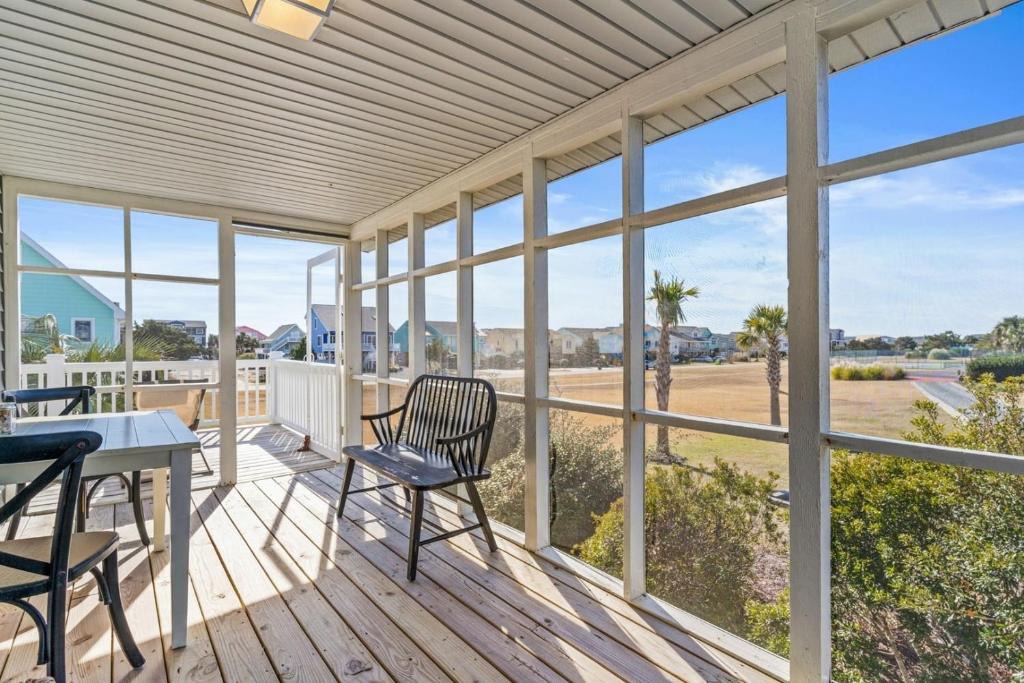 Holden Beach House | Dunebug Cottage 319 Sandpiper Lane home