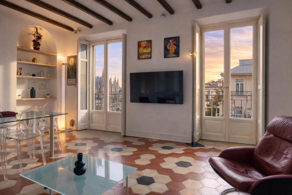 Carrobbio Apartment | Duomo Charming Maison with Private Terrace - A Unique Milanese Experience