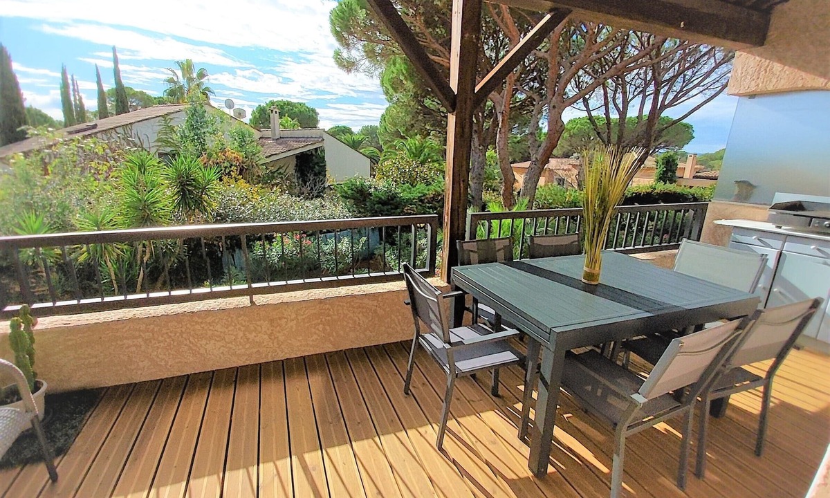 Valescure Apartment | Duplex 65 m2, 8 pers, 6 beds, terrace, air conditioning, garage, wifi, Tennis Golf Valescure