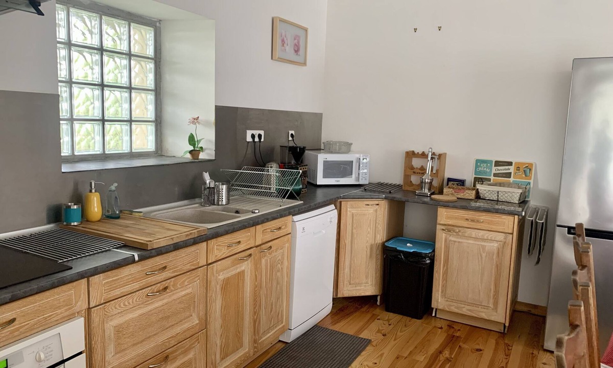 Saint-Derrien Cottage | Duplex apartment in former dairy for up to 9 people, 25 minutes from the beach