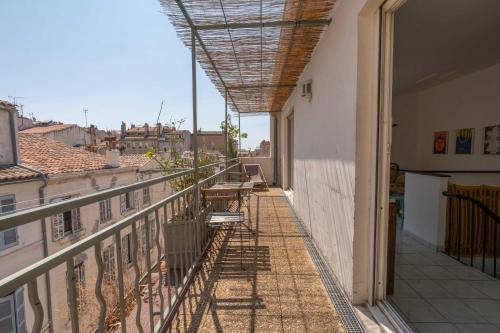 Thiers Apartment | Duplex avec terrasse et vue sur les toits