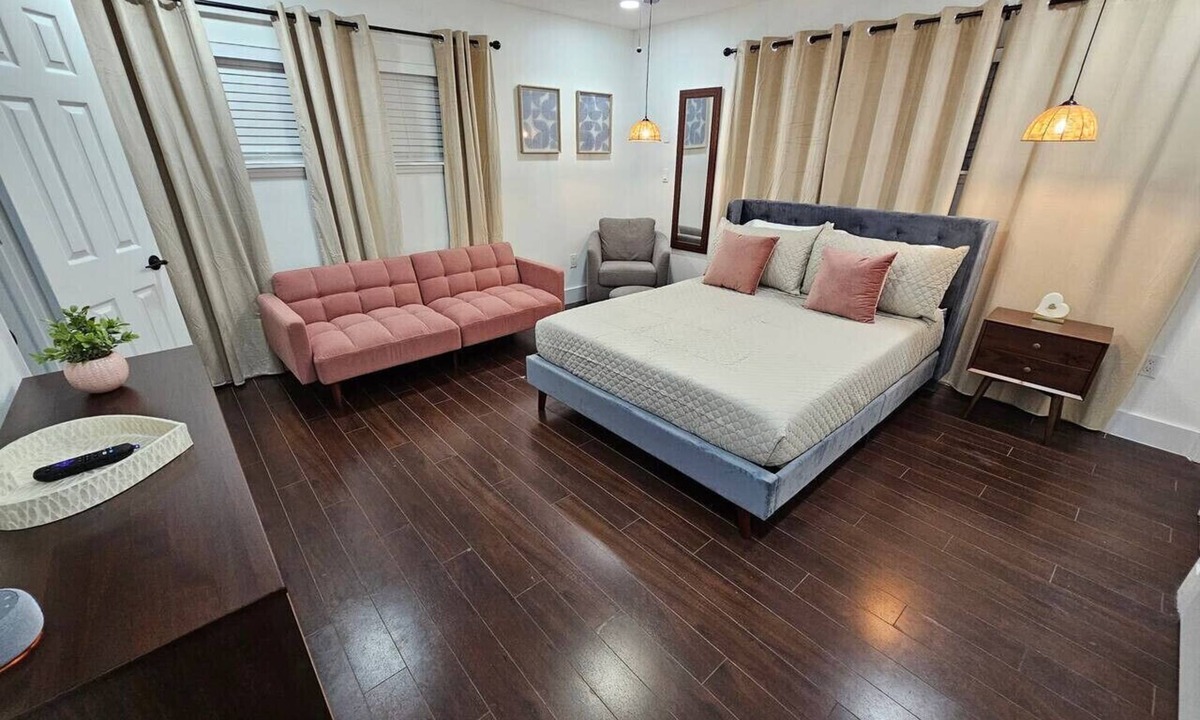 Northwest Orlando House | Duplex @College Park Sleeps 15. Close to DT & WP