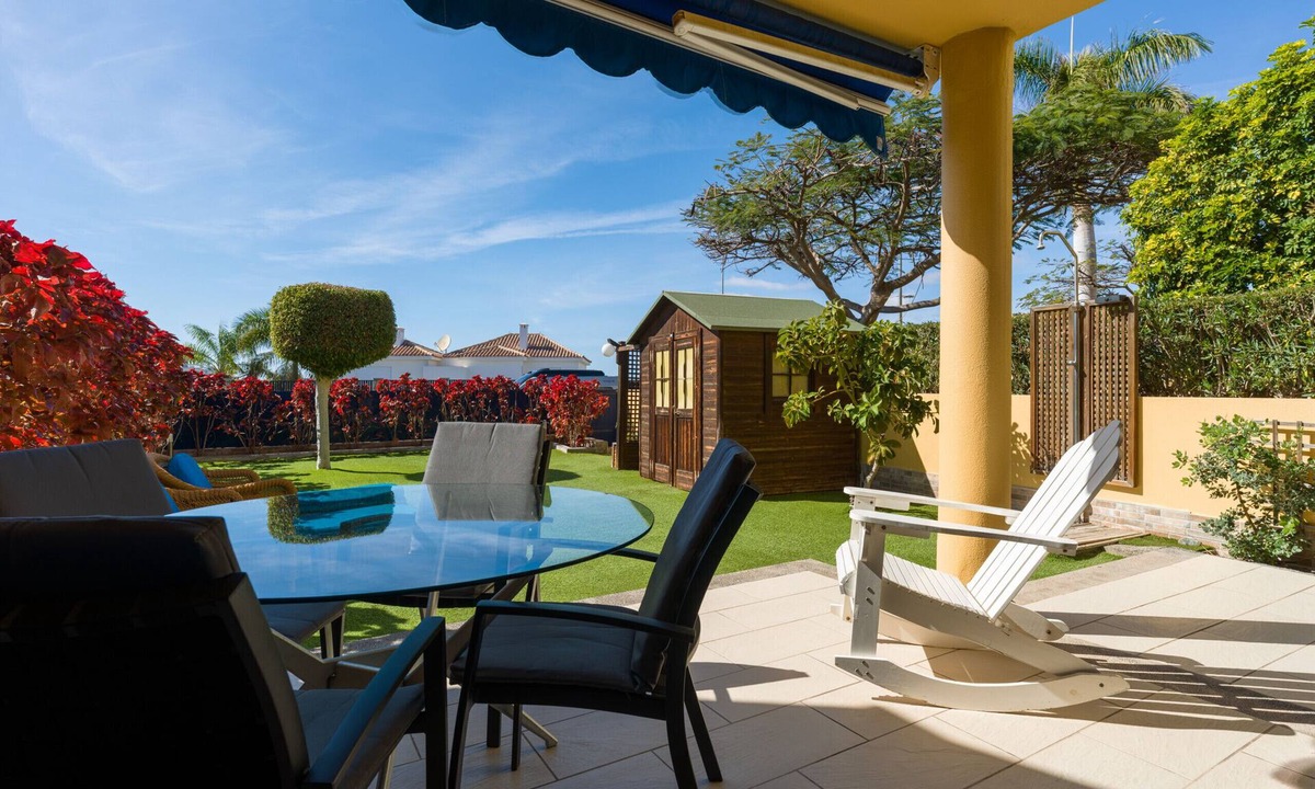 Costa Meloneras Ski Chalet | Duplex great garden Meloneras By CanariasGetaway