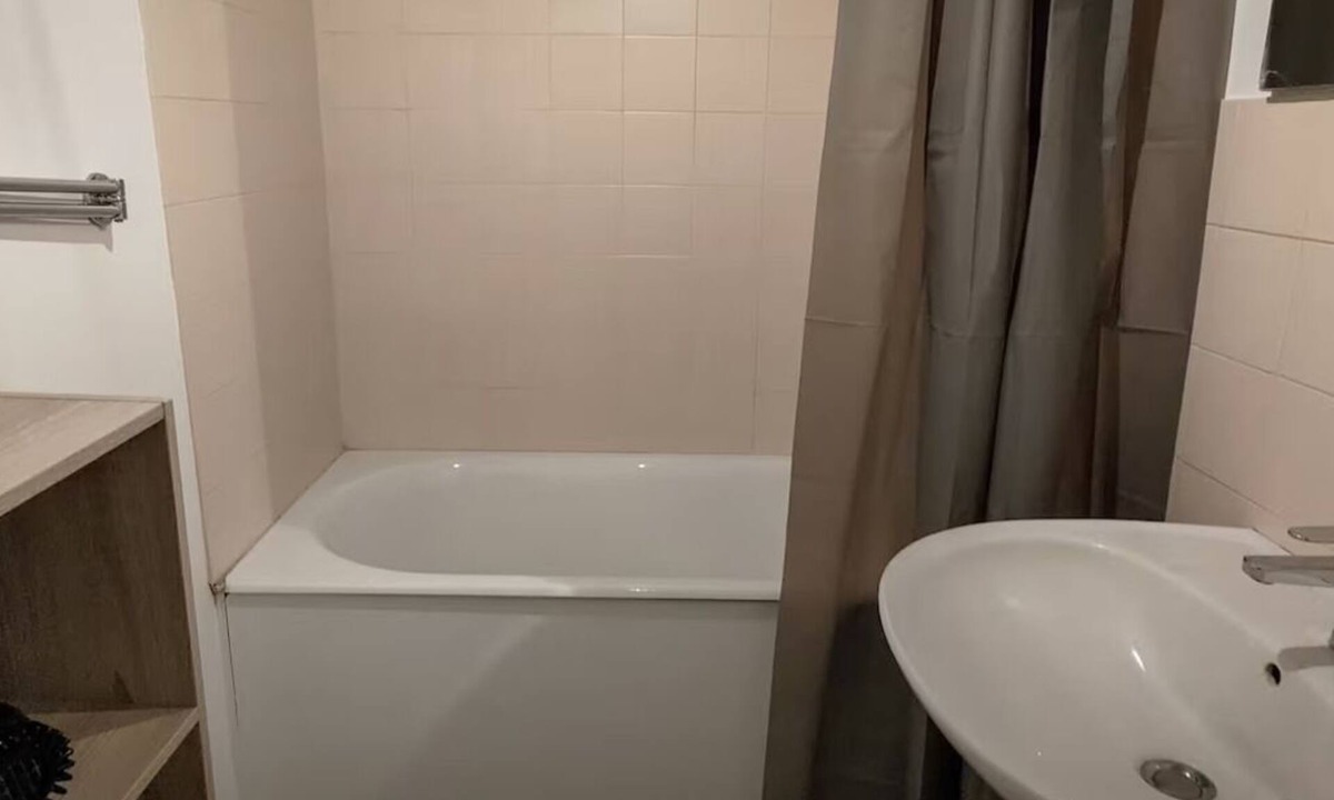 Clisson Apartment | Duplex in charming neighborhood overlooking chateau, close to downtown and all amenities