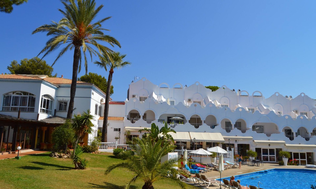 Urbanizacion Hacienda las Chapas Apartment | DUPLEX MARBELLA APT. WITH GREAT FACILITIES, GYM, POOLS & INDOOR POOL. SLEEPS 6