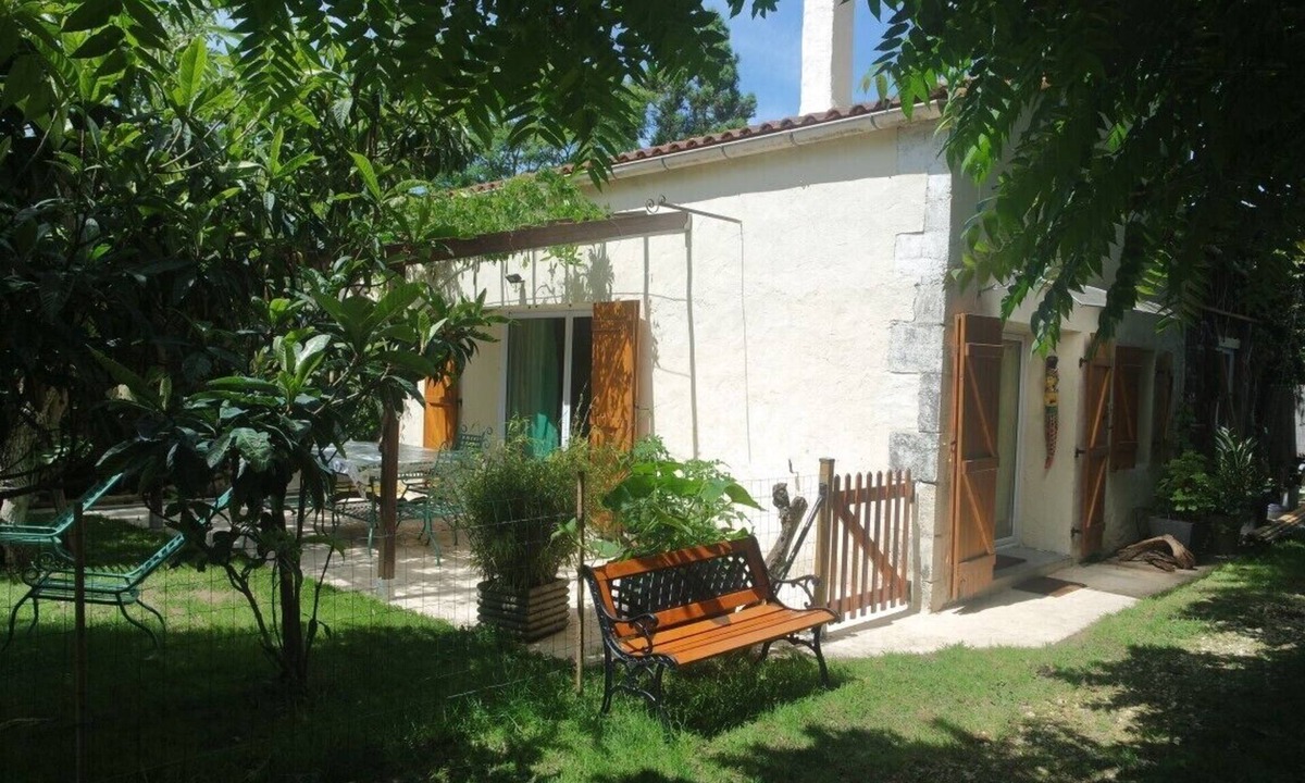 Etaules Apartment | Duplex Studio 55m2 with mezzanine . garden view, quiet