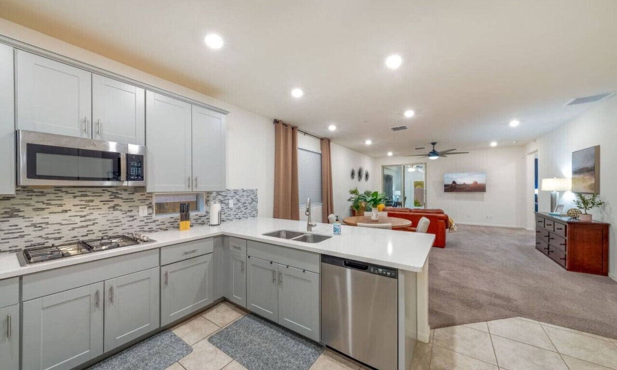 Casas Adobes House | Duplex-Style House/Split/Office/3 BR 3 BA