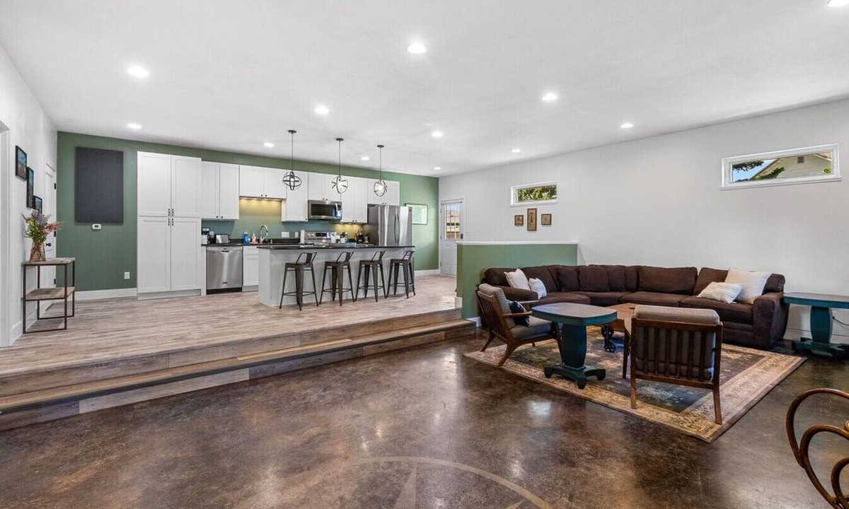 Pray House | Duplex with ample living space minutes from Chico and Old Saloon