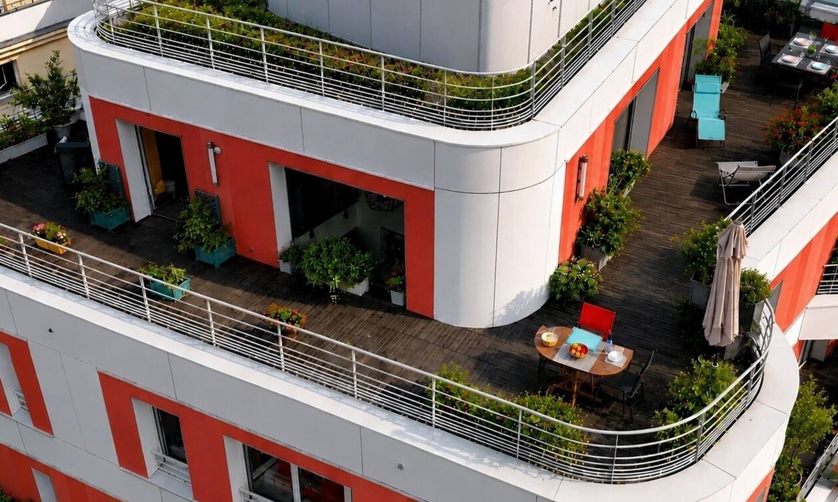 19th Arrondissement Apartment | Duplex with large terrace, Canal view