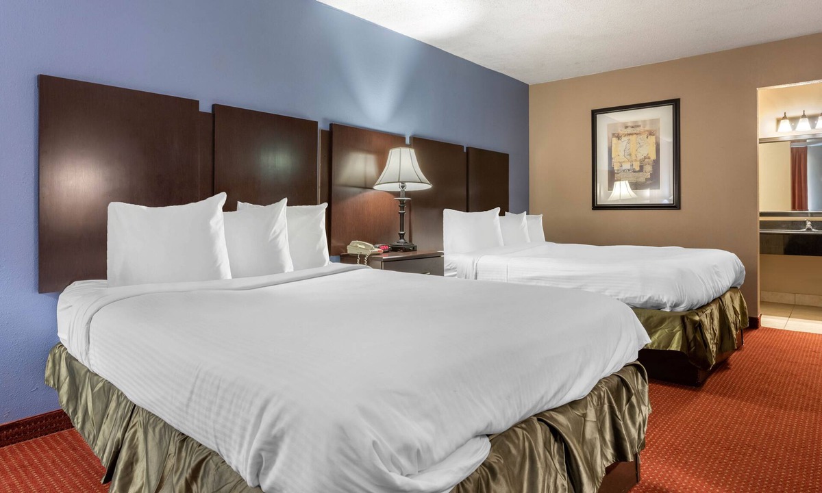 Lancaster Hotel | Dutchland Motel