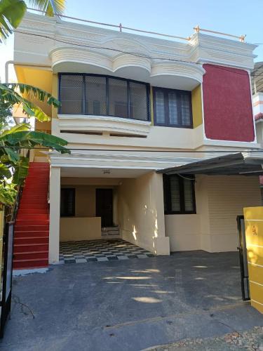 Thiruvananthapuram Bed & Breakfast | Dwaraka Serviced Villa - Near Sree Padmanabha Swamy Temple, Trivandrum -AC Rooms & Parking