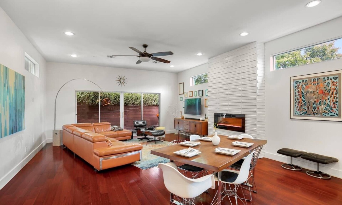 Washington Ave./ Memorial Park House | DwellHTX Modern Designer Home 1 mi frm Downtown 2-Story Getaway w/Views