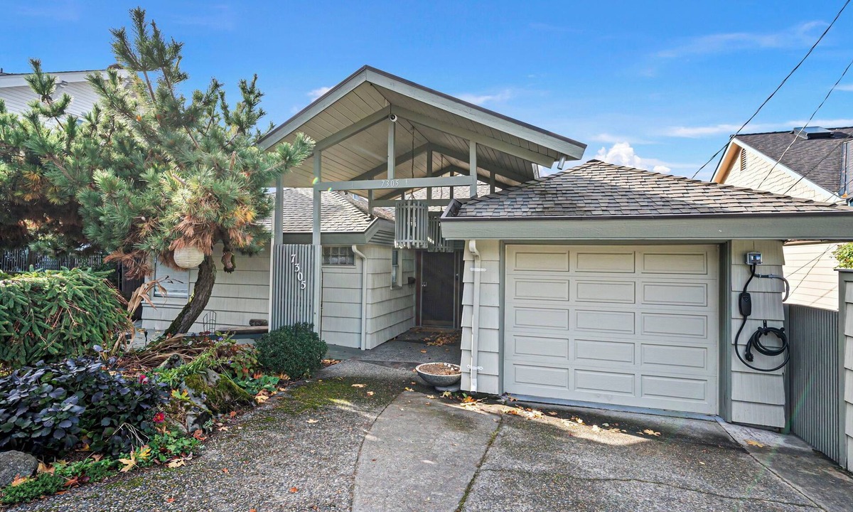 Gatewood House | Dyane's Coastal Seaview home