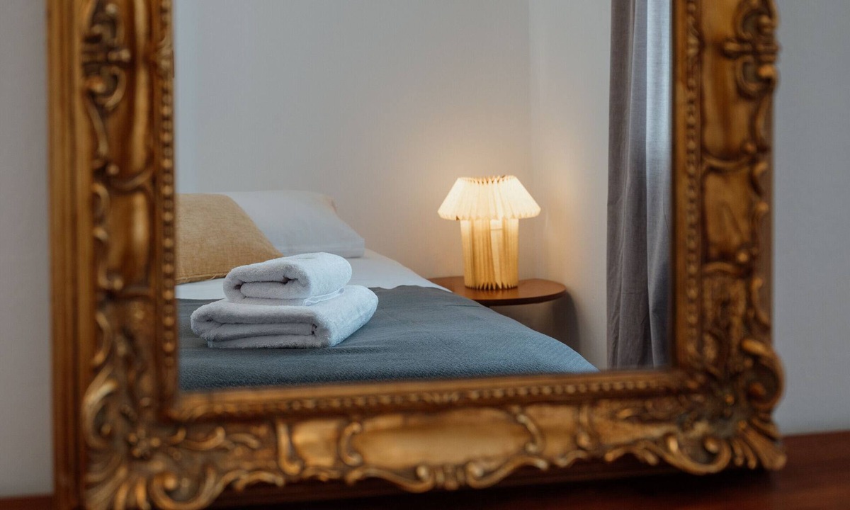 Ampelokipoi Apartment | Dylan- Luminous Downtown Chic