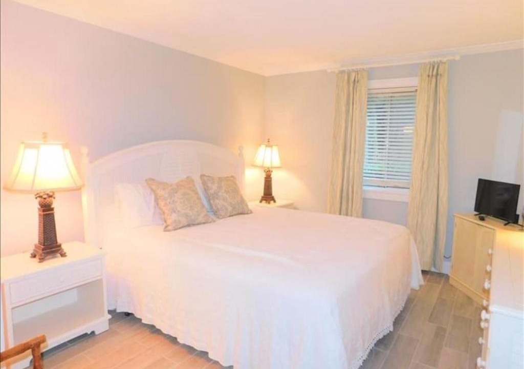 Demere Park Apartment | E11 Peaceful bedroom two bath Ground Level New Shower and Floors Come make some family memories