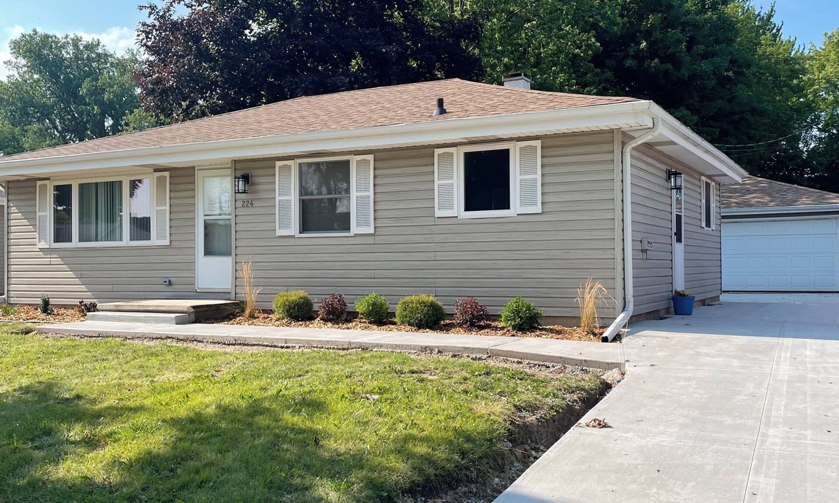 Appleton House | EAA rental. Easy access to 441