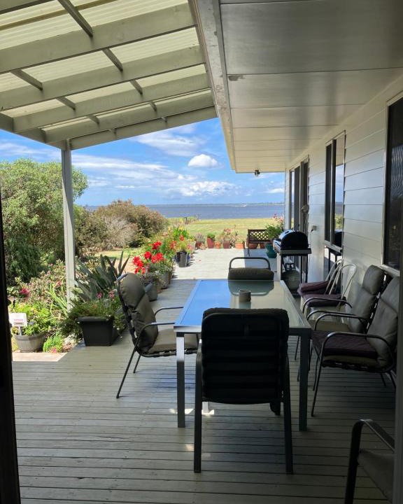 Eagle Point Apartment | Eagle Bay Views