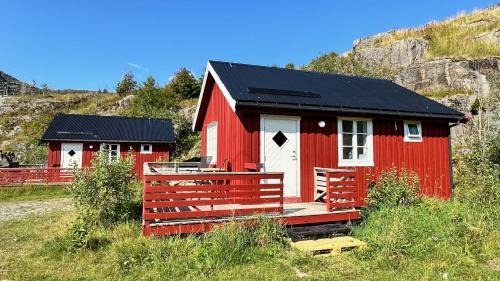 Sørvagen Ski Chalet | Eagle bay - Waterfront Rorbu B