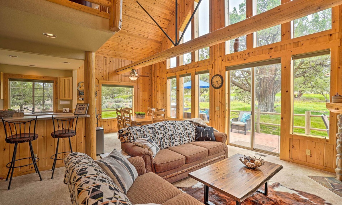 Redmond Cottage | Eagle Crest Retreat w/Great Wifi & Resort Access!