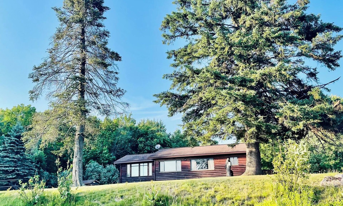 Winter Cabin | EAGLE LODGE - Large log cabin on the E. Fork of Chippewa River