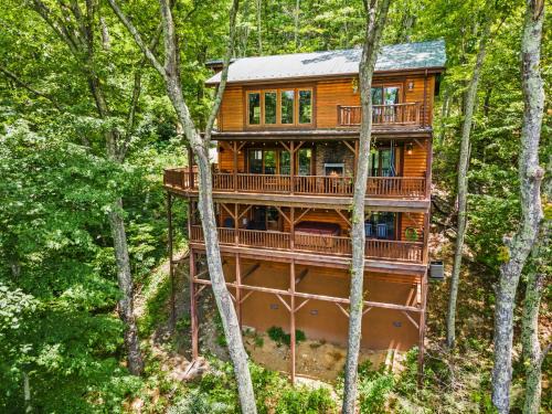 Seven Devils House | Eagle Nest Lodge Hot Tubs & Mountain Views