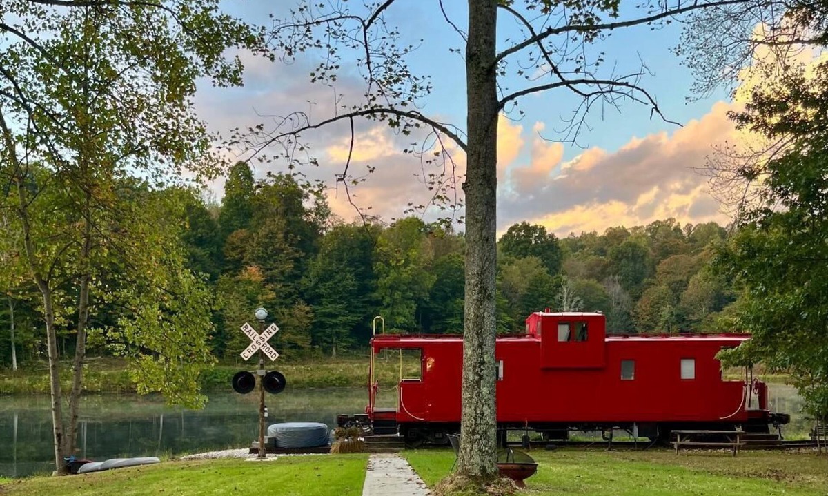 Freedom Bed & Breakfast | Eagle Ranch Railway Retreat