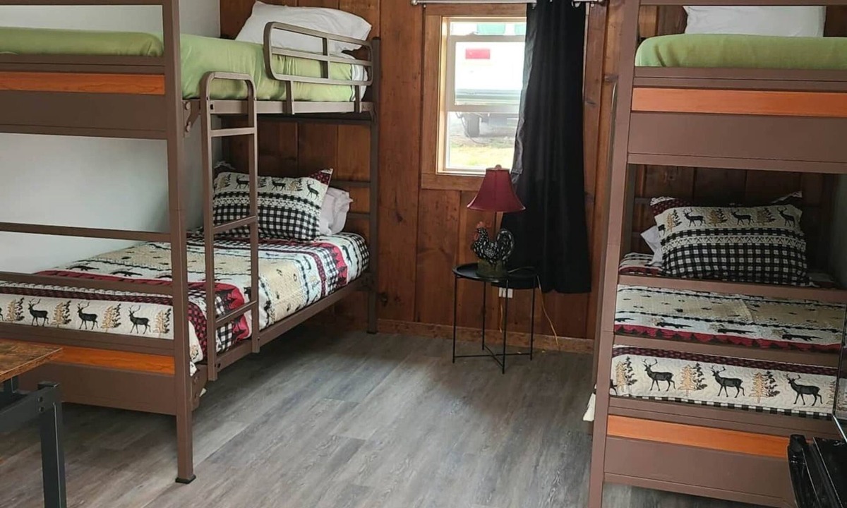 Naches House | Eagle Rock Resort - Cabins #2 or 3 - Two Bunk Beds