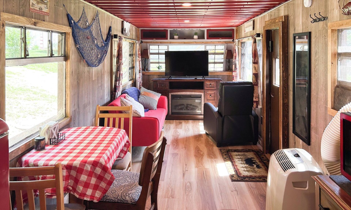 West Hickory Cabin | Eagle's Peak Cozy Cabin