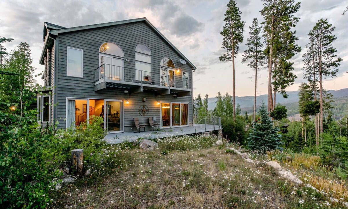 Winter Park House | Eagle Wind Lodge | Large & Luxe Ski Lodge | Private Hot Tub | Movie & Game Room
