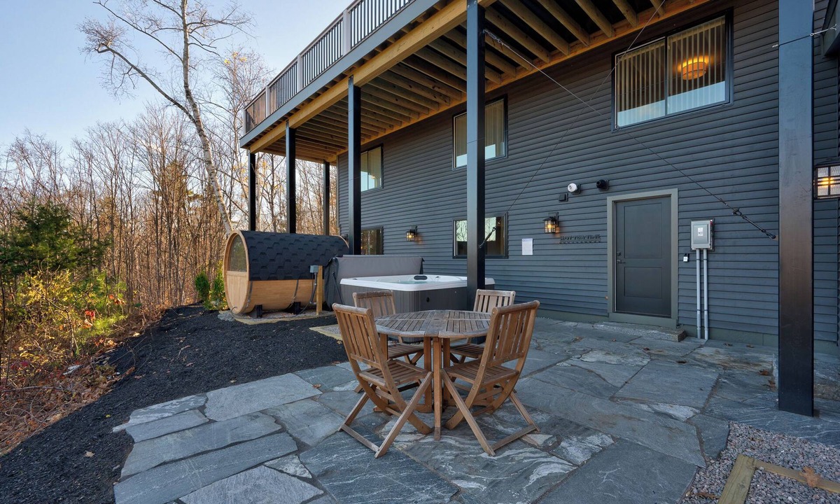 Birch Hill House | Eagle’s Nest | Golf Sim, Theater | Sleeps 16