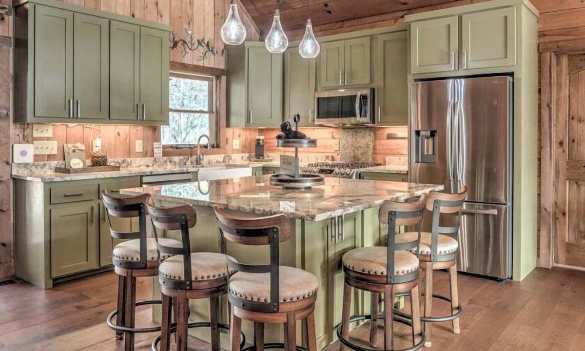 Blue Ridge Cabin | Eagles on the Ridge - Nearby River Access | Hot Tub | Game Room