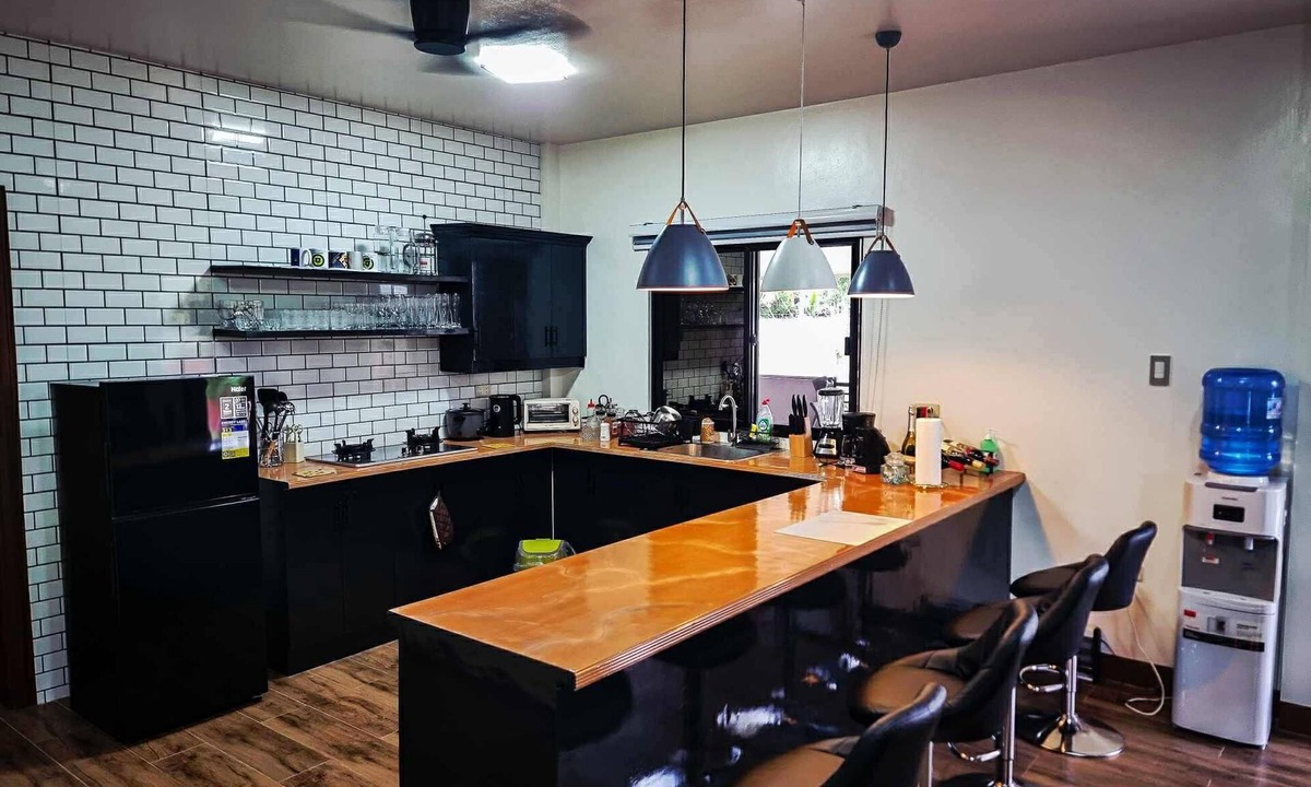 Pili House | Earl's Villa