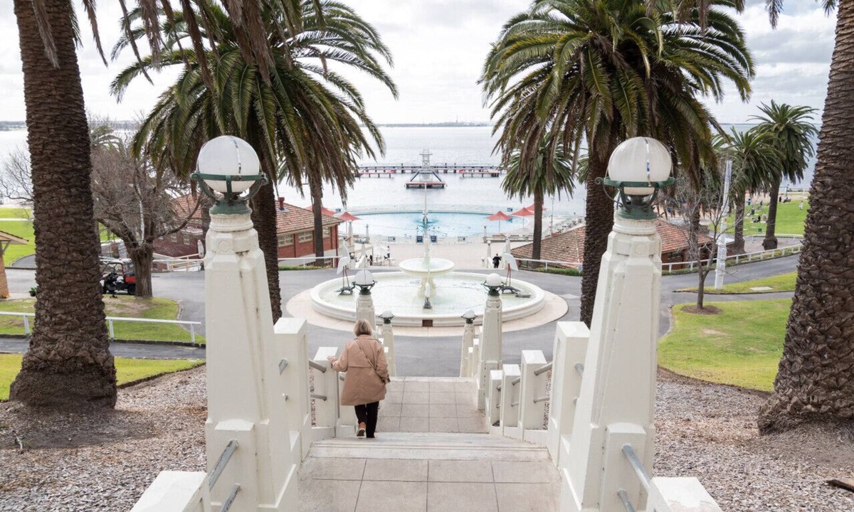 Geelong Apartment | EAS001 · Eastern Beach apartment with Pool & Gym
