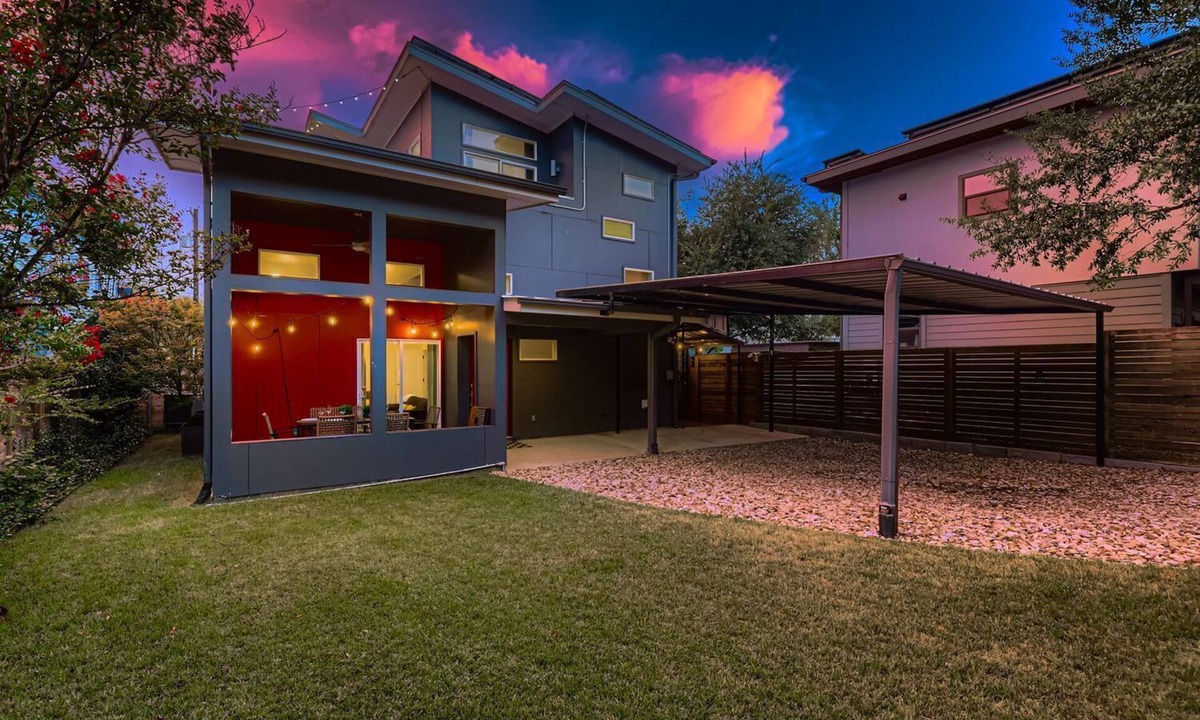 Blackshear-Prospect Hill House | East Austin Modern | Rooftop Deck | Walk to Bars